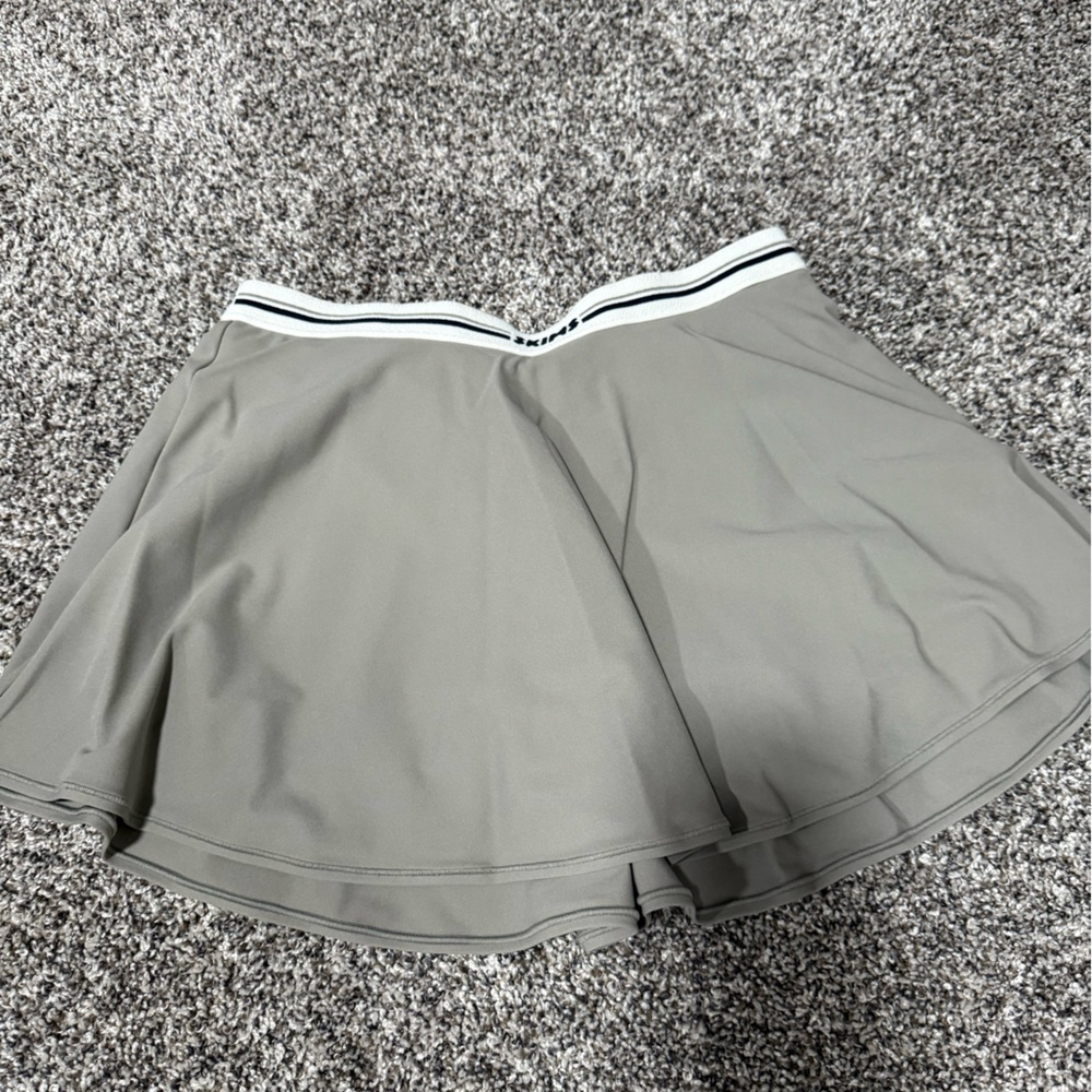 FITS EVERYBODY LOGO
SKORT